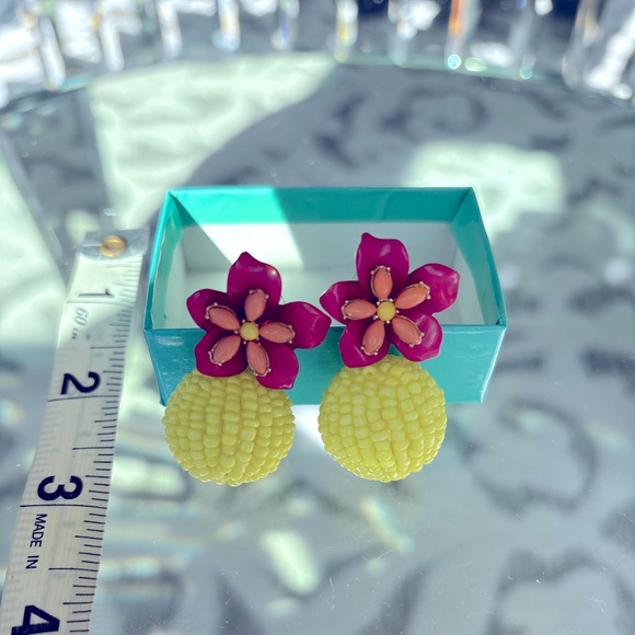 Jewelry - Yellow pink round bead flower statement earrings